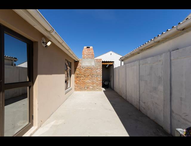 2 BEDROOM HOUSE FOR SALE IN ADMIRALS PARK